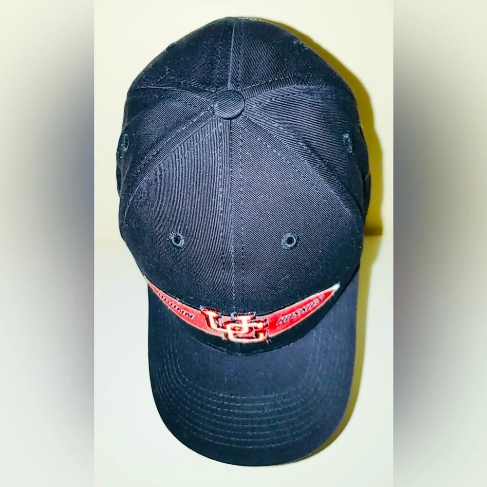 Vintage UCONN Huskies College Baseball Hat with Arch & Adjustable Back NWOT